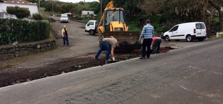 MUNICÍPIO REABILITA CANADAS DE ACESSO A MORADIAS