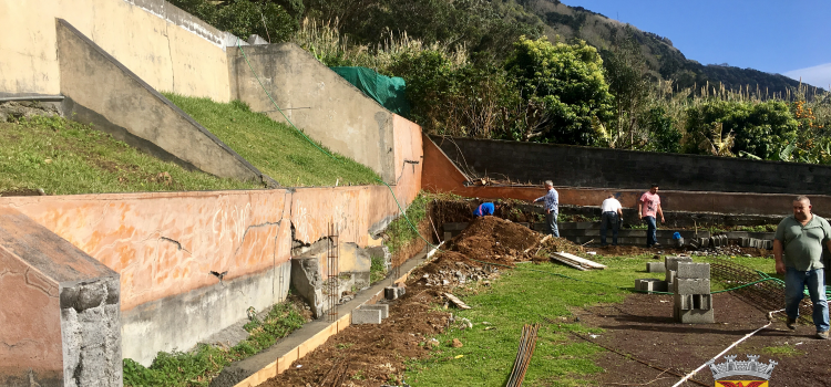 MUNICÍPIO REALIZA OBRAS NO DENOMINADO JARDIM BOTÂNICO E PARQUE DE ESTACIONAMENTO