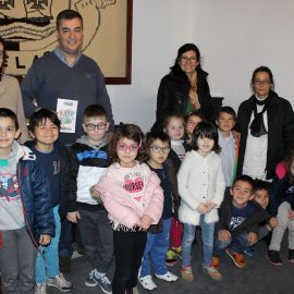 ALUNOS DA EB1/JI DAS VELAS DESEJAM BOA PÁSCOA AO MUNICÍPIO