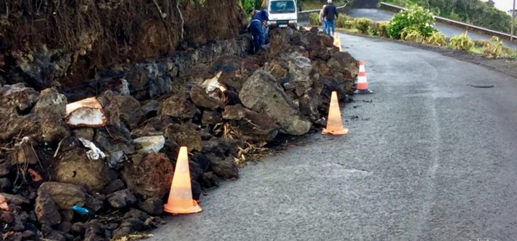 OBRAS DE MELHORAMENTO E ALARGAMENTO DE CAMINHO MUNICIPAL EM SANTO AMARO