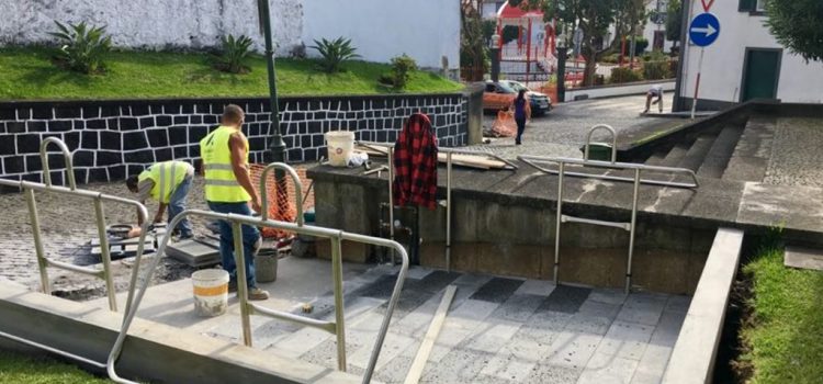 PREPARAÇÃO PARA A IMPLEMENTAÇÃO DA RECOLHA SELETIVA DE RESÍDUOS SÓLIDOS URBANOS NO CONCELHO DAS VELAS PREPARAÇÃO PARA A IMPLEMENTAÇÃO DA RECOLHA SELETIVA DE RESÍDUOS SÓLIDOS URBANOS NO CONCELHO DAS VELAS