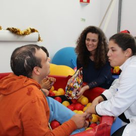 MUNICÍPIO DE VELAS ENTREGA LEMBRANÇAS DE NATAL A UTENTES DO CAO DE VELAS E ALUNOS DO PRÉ-ESCOLAR E 1º CICLO DA EBS DE VELAS