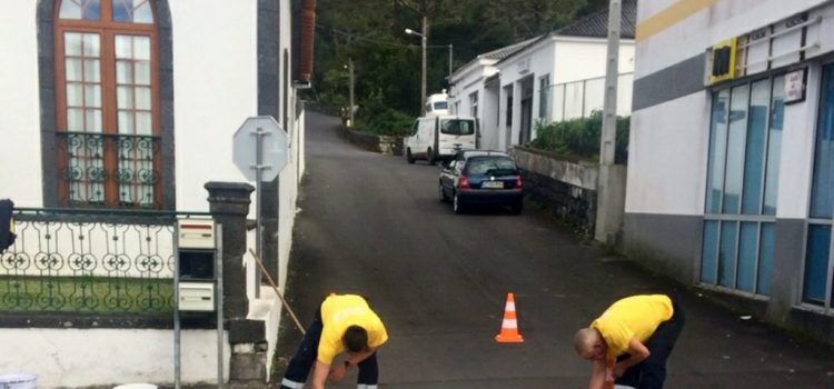 MUNICÍPIO MELHORA SINALIZAÇÃO DE TRÂNSITO NA FREGUESIA DA URZELINA MUNICÍPIO MELHORA SINALIZAÇÃO DE TRÂNSITO NA FREGUESIA DA URZELINA