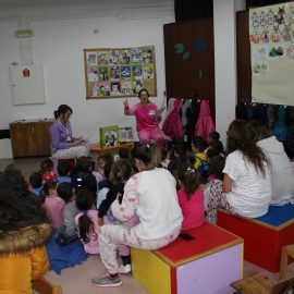BIBLIOTECA MUNICIPAL DE VELAS CELEBRA DIA NACIONAL DO PIJAMA