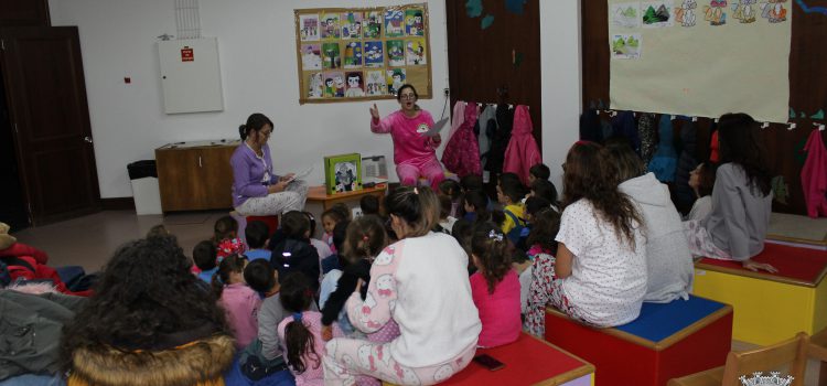 BIBLIOTECA MUNICIPAL DE VELAS CELEBRA DIA NACIONAL DO PIJAMA BIBLIOTECA MUNICIPAL DE VELAS CELEBRA DIA NACIONAL DO PIJAMA