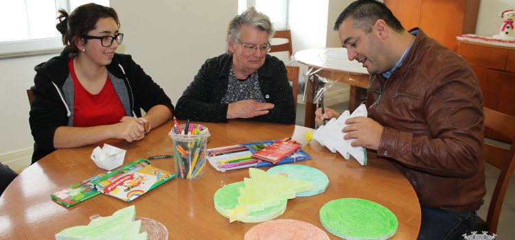 MUNICÍPIO DE VELAS ENTREGA LEMBRANÇAS DE NATAL NO CENTRO DE DIA DA URZELINA E LAR RESIDENCIAL DO INSTITUTO DE SANTA CATARINA