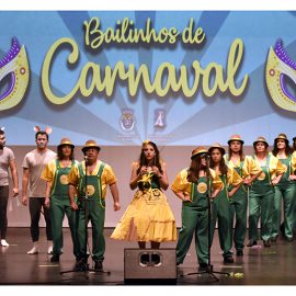 CASA CHEIA NO AUDITÓRIO MUNICIPAL DE VELAS PARA ASSISTIR AOS BAILINHOS DE CARNAVAL