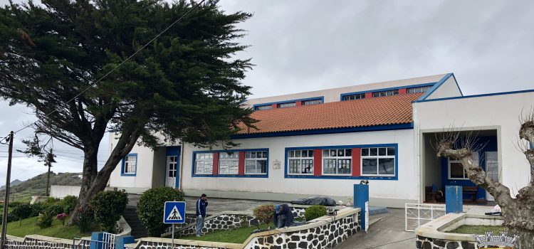 EDIFÍCIO DA ESCOLA PRIMARIA DA BEIRA, RECEBE NOVAS VEDAÇÕES
