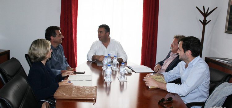 MUNICÍPIO REÚNE COM CÂMARA DE COMÉRCIO DE ANGRA DO HEROÍSMO