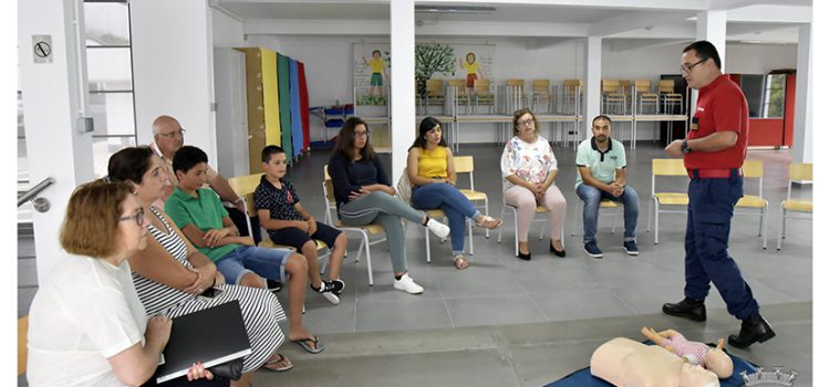 MUNICÍPIO DESENVOLVE MAIS UMA ATIVIDADE DA ÁREA SOCIAL NA FREGUESIA DOS ROSAIS MUNICÍPIO DESENVOLVE MAIS UMA ATIVIDADE DA ÁREA SOCIAL NA FREGUESIA DOS ROSAIS