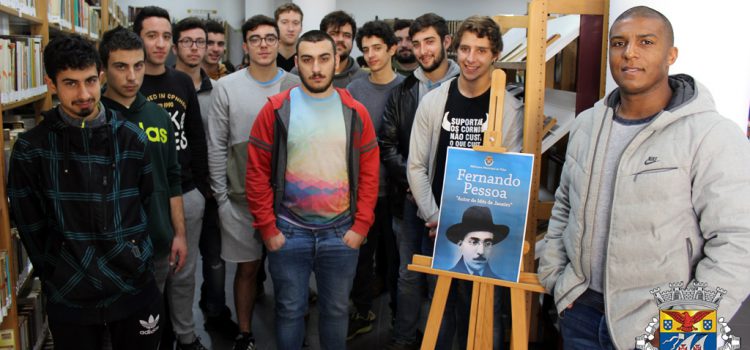ALUNOS DA EPISJ VISITAM BIBLIOTECA MUNICIPAL DE VELAS