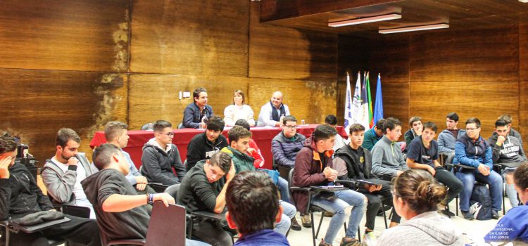 ESCOLA PROFISSIONAL PARTICIPA NA SESSÃO “PARLAMENTO DOS JOVENS”