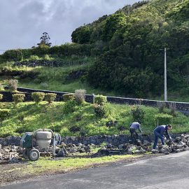 CONSTRUÇÃO DE PAREDES NA ZONA DO RUBINEU EM SANTO AMARO