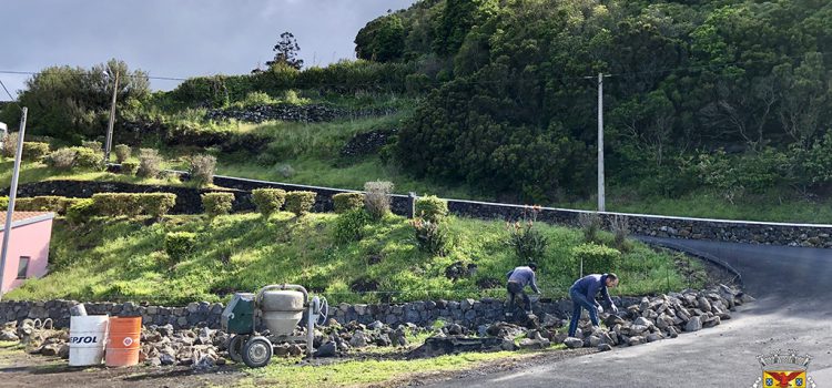 CONSTRUÇÃO DE PAREDES NA ZONA DO RUBINEU EM SANTO AMARO