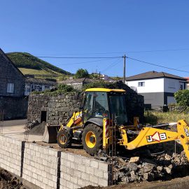 CONSTRUÇÃO DE PAREDE EM RIBEIRA NA BEIRA