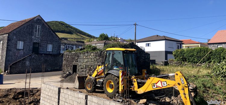 CONSTRUÇÃO DE PAREDE EM RIBEIRA NA BEIRA