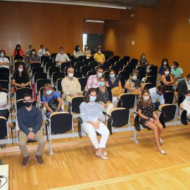 MUNICÍPIO ENTREGA BOLSAS DE MÉRITO A ALUNOS DO CONCELHO DE VELAS