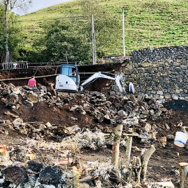 REPARAÇÃO DE MURO NA ZONA DA PIEDADE EM VELAS