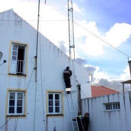 MUNICÍPIO DE VELAS APOIA RÁDIO LUMENA NA INSTALAÇÃO DE TORRE