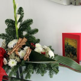 CRIANÇAS DO JARDIM DE INFÂNCIA DE VELAS ENTREGAM POSTAL DE NATAL