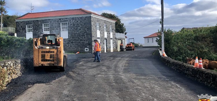 REPARAÇÃO DE BERMAS E SOBRAS DE ESTRADA NA RIBEIRA DO NABO