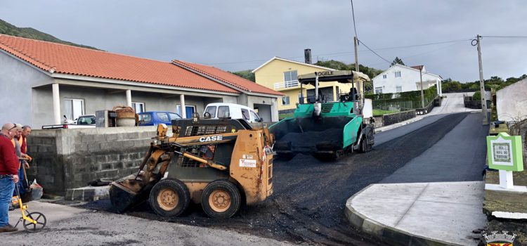 PAVIMENTAÇÃO DA RUA NOVA DO PORTINHO PAVIMENTAÇÃO DA RUA NOVA DO PORTINHO