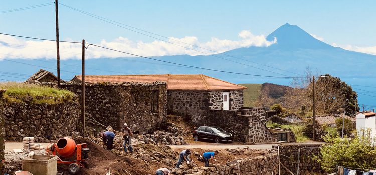 CORREÇÃO E CONSTRUÇÃO DE PAREDES NO CAMINHO VELHO NA BEIRA