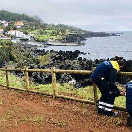 MUNICÍPIO PROCEDE À COLOCAÇÃO DE BARREIRAS PROTETORAS NA ORLA COSTEIRA DOS TERREIROS