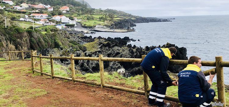 MUNICÍPIO PROCEDE À COLOCAÇÃO DE BARREIRAS PROTETORAS NA ORLA COSTEIRA DOS TERREIROS