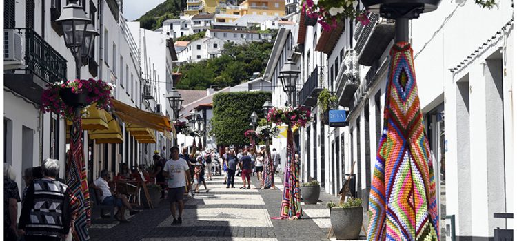 EXPOSIÇÃO DE MANTAS NA RUA DIREITA 