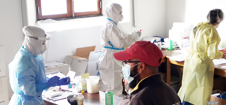 VELAS TESTA COLABORADORES DA AUTARQUIA À COVID-19