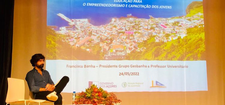 LUÍS SILVEIRA MARCA PRESENÇA NO II ENCONTRO DE EMPREENDEDORISMO DA EBS DE VELAS 