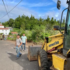 OBRAS NO CAMINHO DO OUTEIRO DA CRUZ EM SANTO ANTÓNIO OBRAS NO CAMINHO DO OUTEIRO DA CRUZ EM SANTO ANTÓNIO