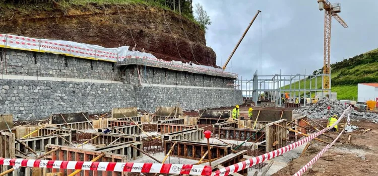 OBRAS DE AMPLIAÇÃO DO PARQUE INDUSTRIAL DAS LEVADAS DECORRE A BOM RITMO