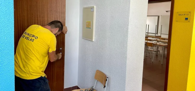 OBRAS DE MANUTENÇÃO NOS EDIFÍCIOS ESCOLARES OBRAS DE MANUTENÇÃO NOS EDIFÍCIOS ESCOLARES
