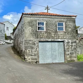 MUNICÍPIO ADQUIRE CASA NA BEIRA PARA CORREÇÃO DE CURVA
