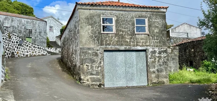 MUNICÍPIO ADQUIRE CASA NA BEIRA PARA CORREÇÃO DE CURVA