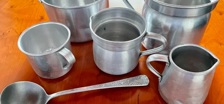 ANGARIAÇÃO DE UTENSÍLIOS DE COZINHA