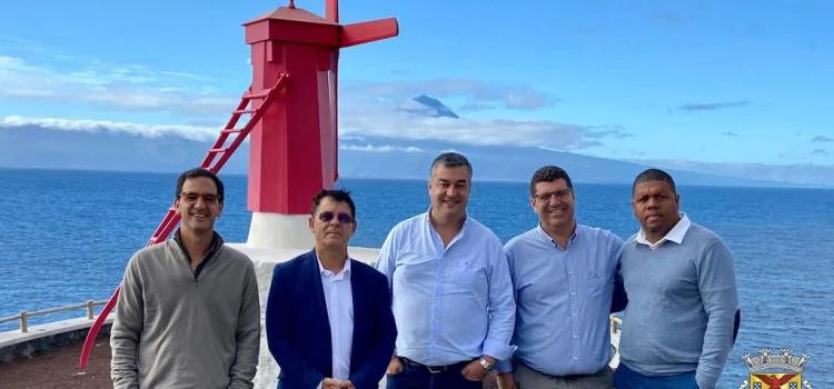 PRESIDENTES DOS MUNICÍPIOS DO SAL E PORTO SANTO VISITAM VELAS