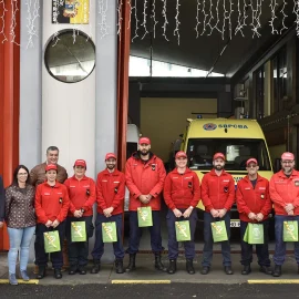EXECUTIVO ENTREGA LEMBRANÇAS DE NATAL AOS BOMBEIROS VOLUNTARIOS DE VELAS