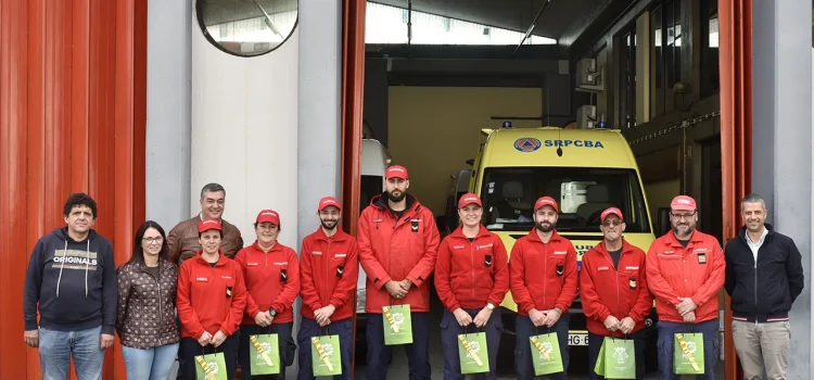 EXECUTIVO ENTREGA LEMBRANÇAS DE NATAL AOS BOMBEIROS VOLUNTARIOS DE VELAS