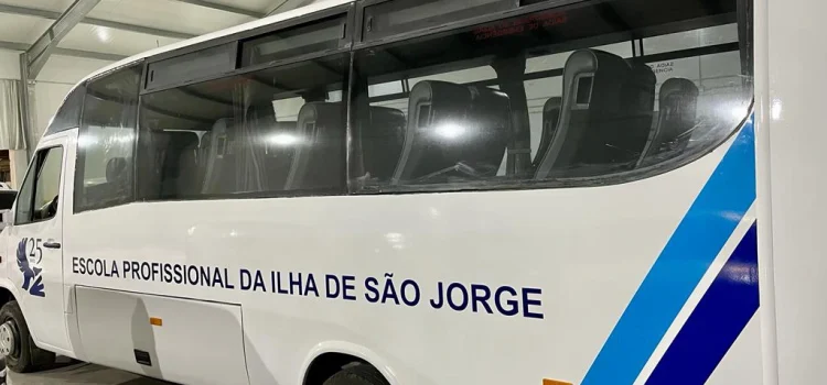 MUNICÍPIO APOIO PINTURA DA VIATURA DA ESCOLA PROFISSIONAL MUNICÍPIO APOIO PINTURA DA VIATURA DA ESCOLA PROFISSIONAL