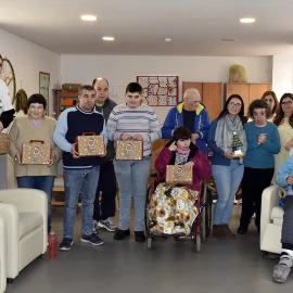 MUNICÍPIO DE VELAS ENTREGA LEMBRANÇAS DE NATAL A UTENTES DO CAO, ALUNOS DO PRÉ-ESCOLAR E 1º CICLO DA EBS DE VELAS
