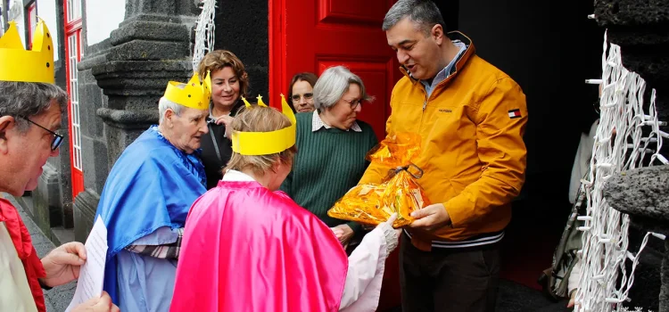 CANTAR OS REIS NOS PAÇOS DO CONCELHO