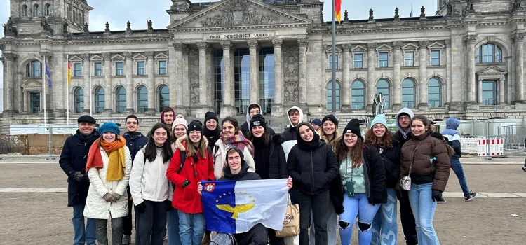 ALUNOS DA EBS DE VELAS EM VISITA DE ESTUDO A BERLIM ALUNOS DA EBS DE VELAS EM VISITA DE ESTUDO A BERLIM