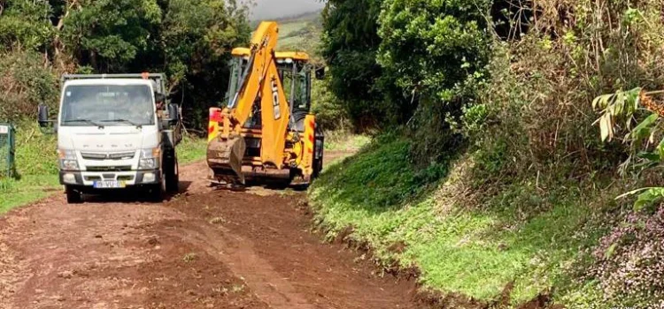 MANUTENÇÃO DE CAMINHOS AGRÍCOLAS NAS MANADAS