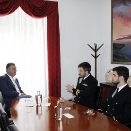 LUÍS SILVEIRA RECEBE COMANDANTE DO NRP SINES