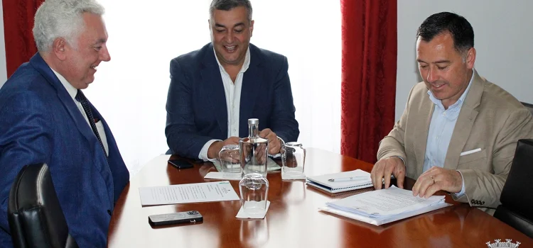 HABITACÃO SOCIAL É TEMA DE REUNIÃO ENTRE LUÍS SILVEIRA E O VICE-PRESIDENTE DO GOVERNO DOS AÇORES