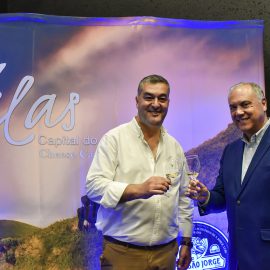 VELAS RECEBEU ENOTECA ITINERANTE