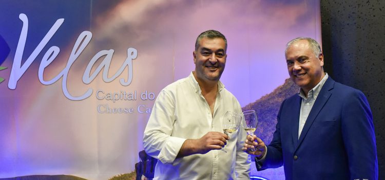 VELAS RECEBEU ENOTECA ITINERANTE